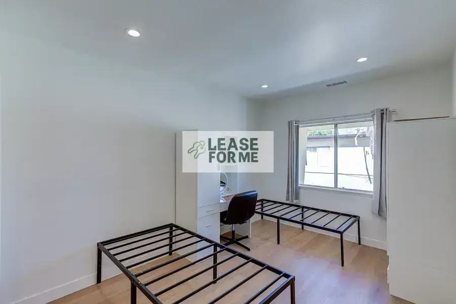 1279 W 38th St - Photo 4 of 17