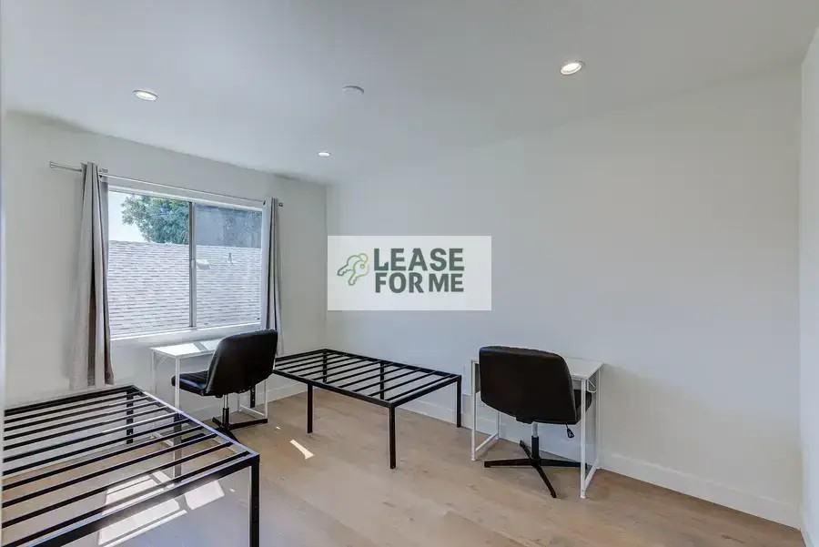 1279 W 38th St - Photo 5 of 17