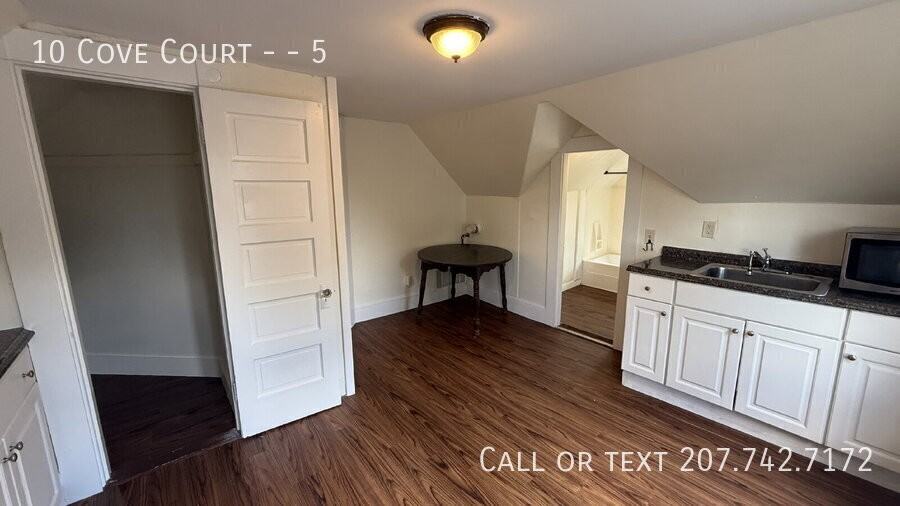 10 Cove Ct #5 - Photo 2 of 16