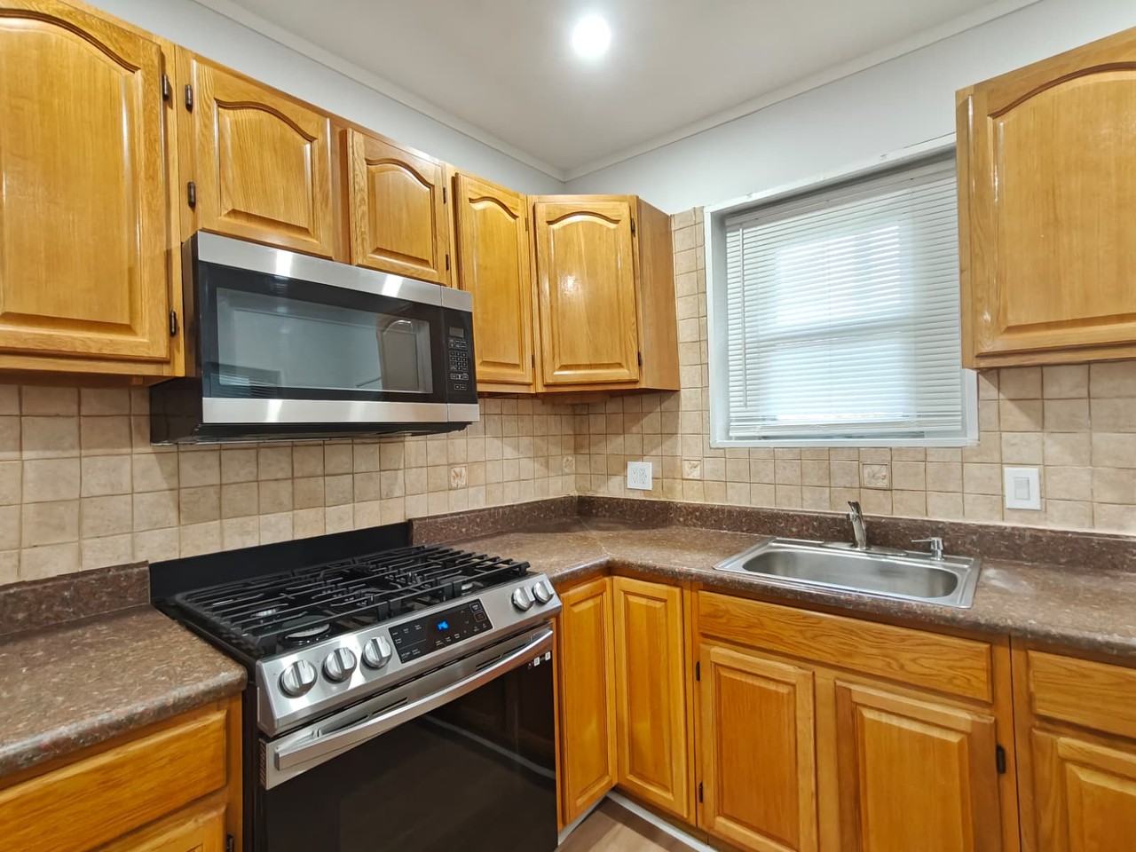 4441 N Chadwick St - Photo 3 of 9