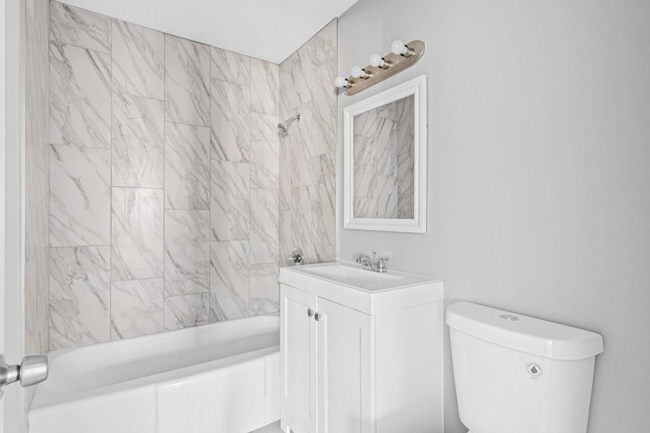 1086 York Avenue - Photo 6 of 7