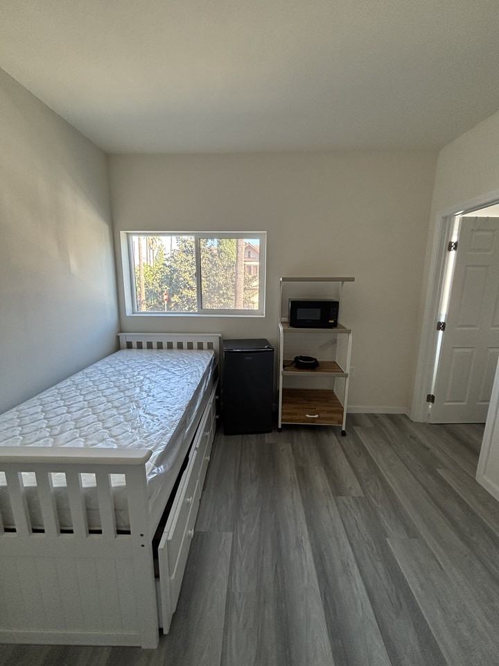 1101 Magnolia Avenue - Photo 2 of 12