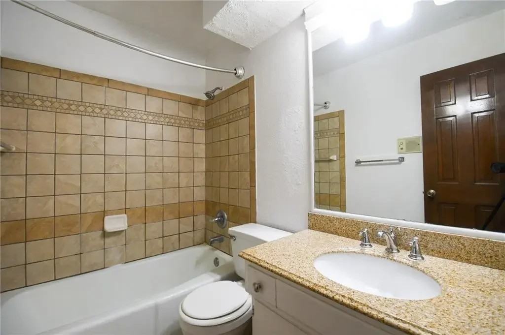 209 Pine Street - Photo 4 of 14