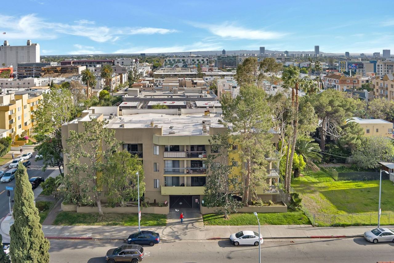 Orange Luxury Investments LLC - Photo 7 of 38