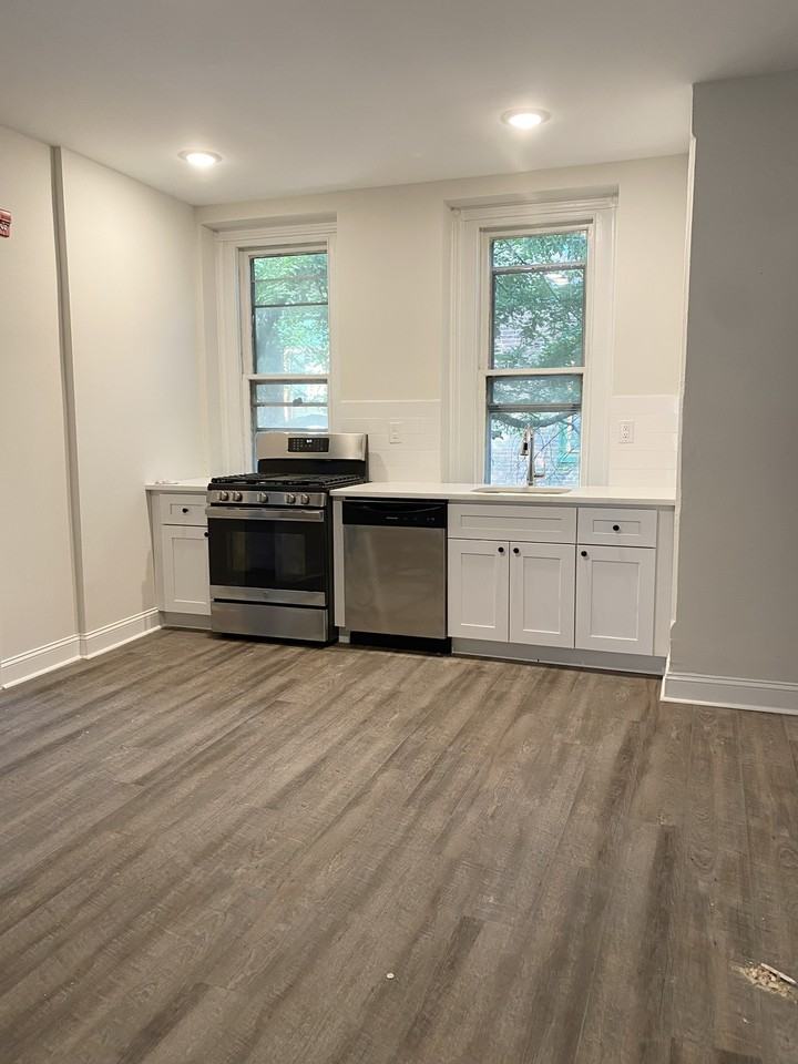 908 S 47th St - Photo 5 of 15