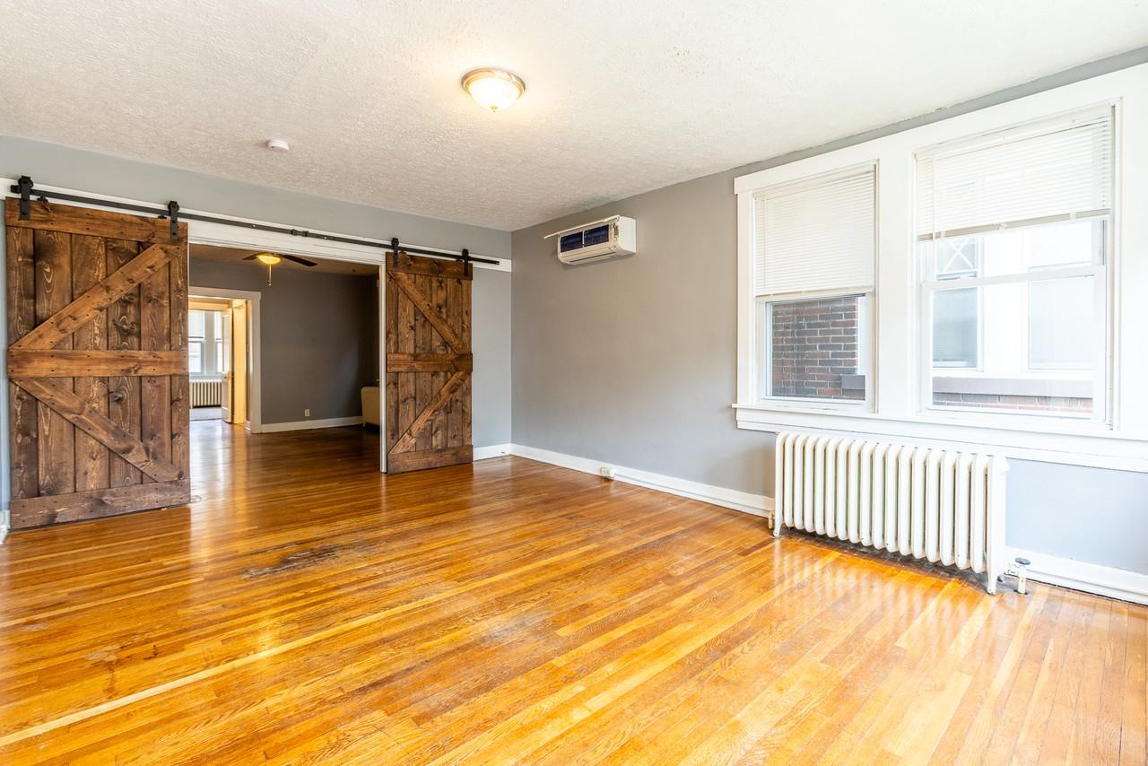 1207 Kelton Avenue - Photo 2 of 10