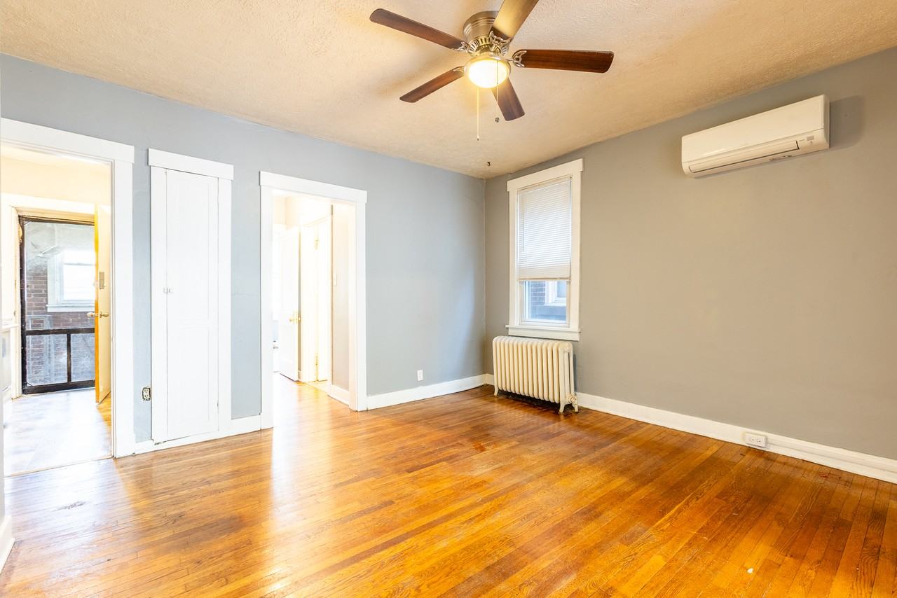 1207 Kelton Avenue - Photo 4 of 10