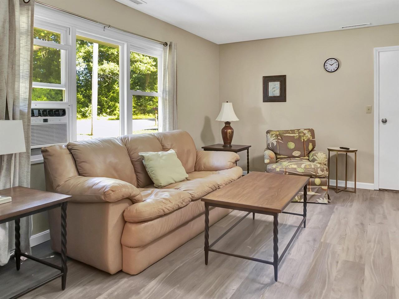 Signal Rock Homes - Photo 2 of 11