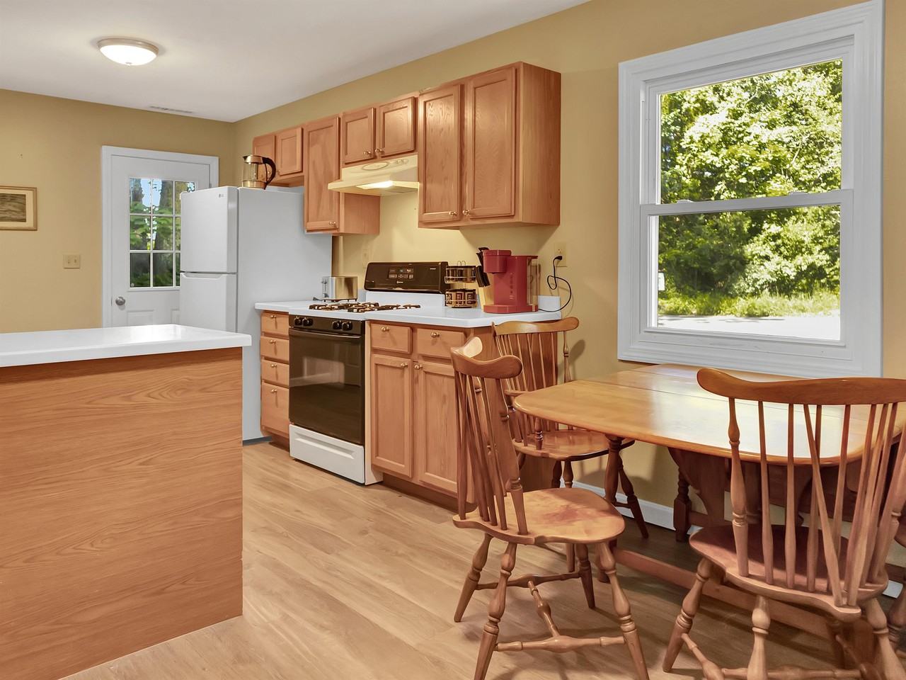 Signal Rock Homes - Photo 4 of 11