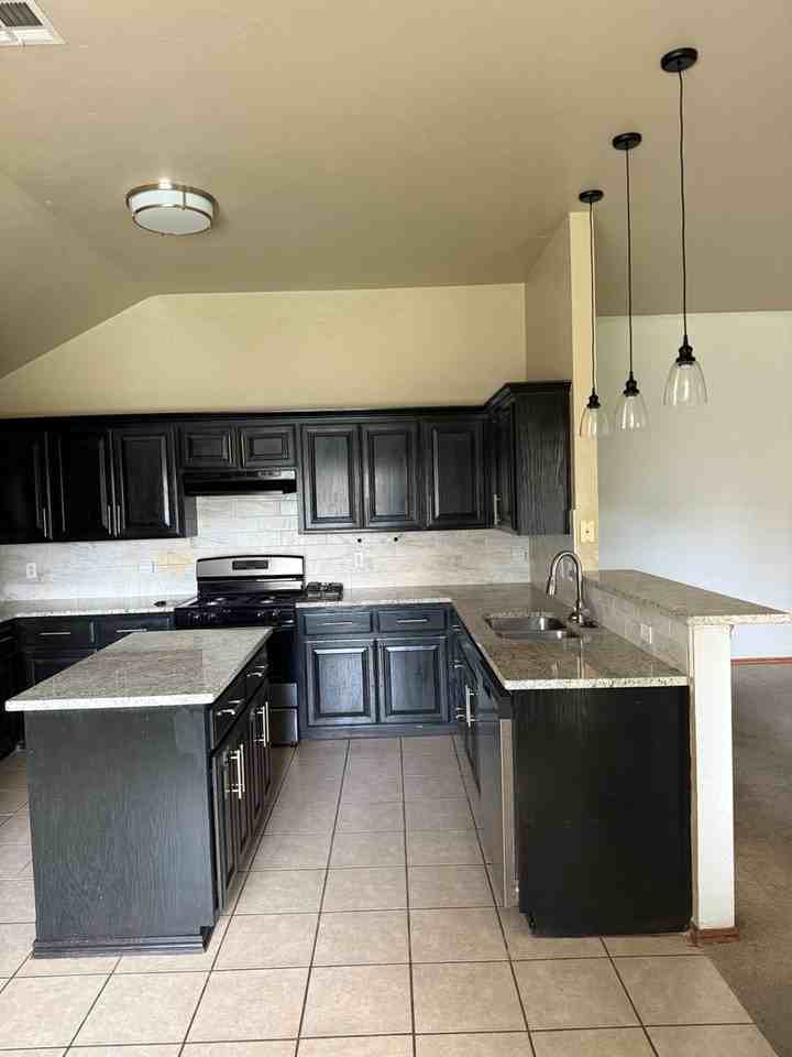2021 Cedar Meadow Ln - Photo 6 of 14