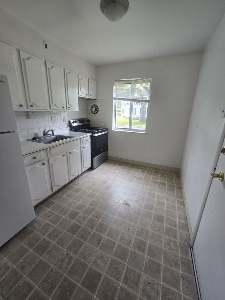 7709 Circle Drive - Photo 3 of 21
