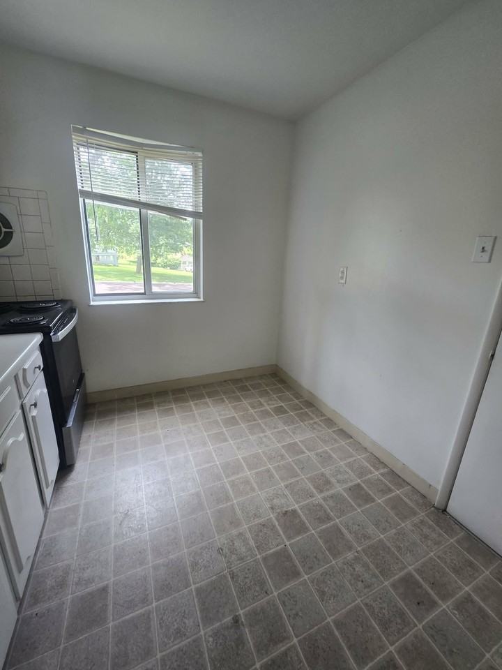 7709 Circle Drive - Photo 4 of 21