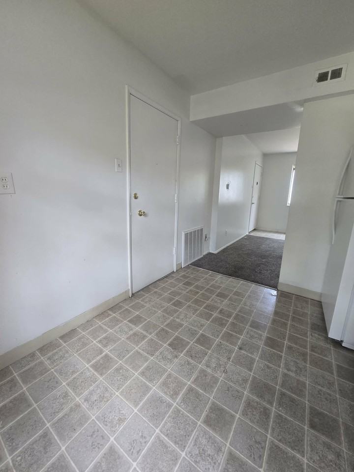 7709 Circle Drive - Photo 5 of 21