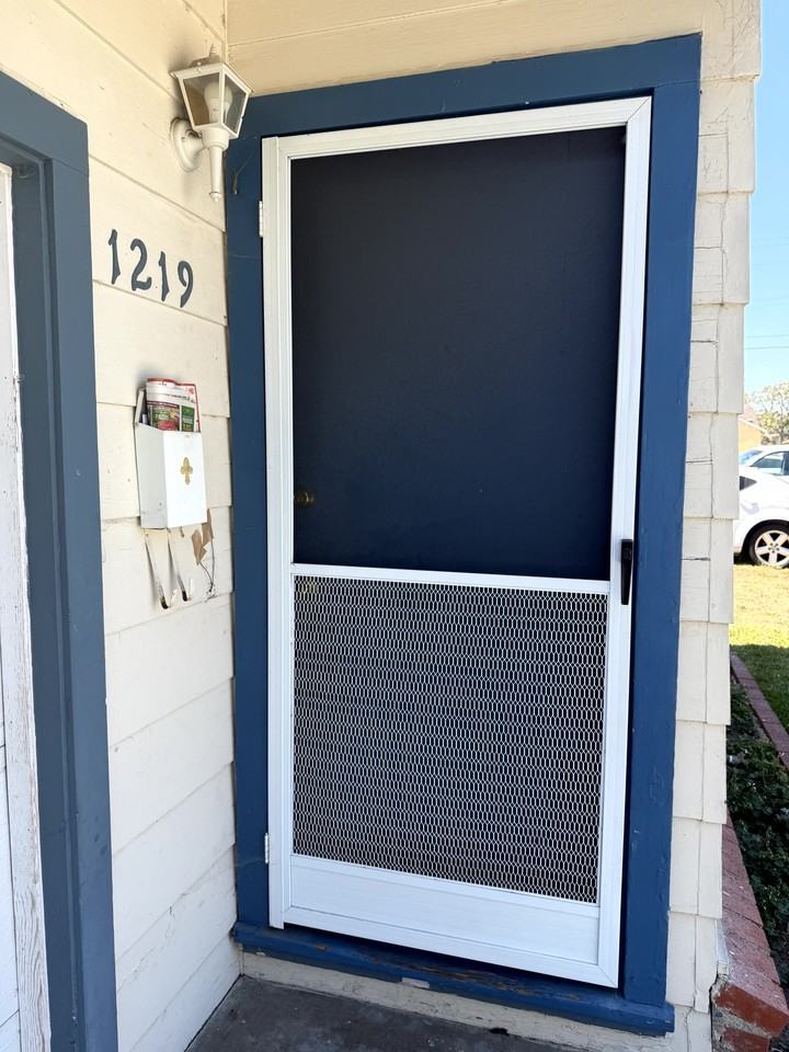1219 Claremont St - Photo 2 of 12