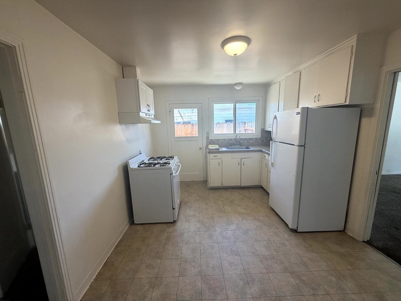 1219 Claremont St - Photo 4 of 12