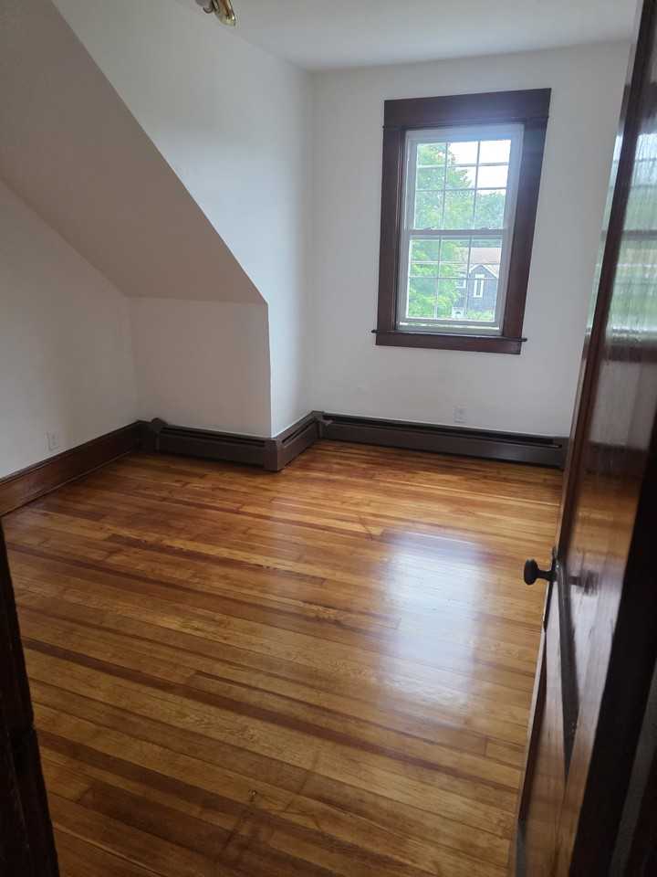 19 Stephen St #3 - Photo 4 of 10