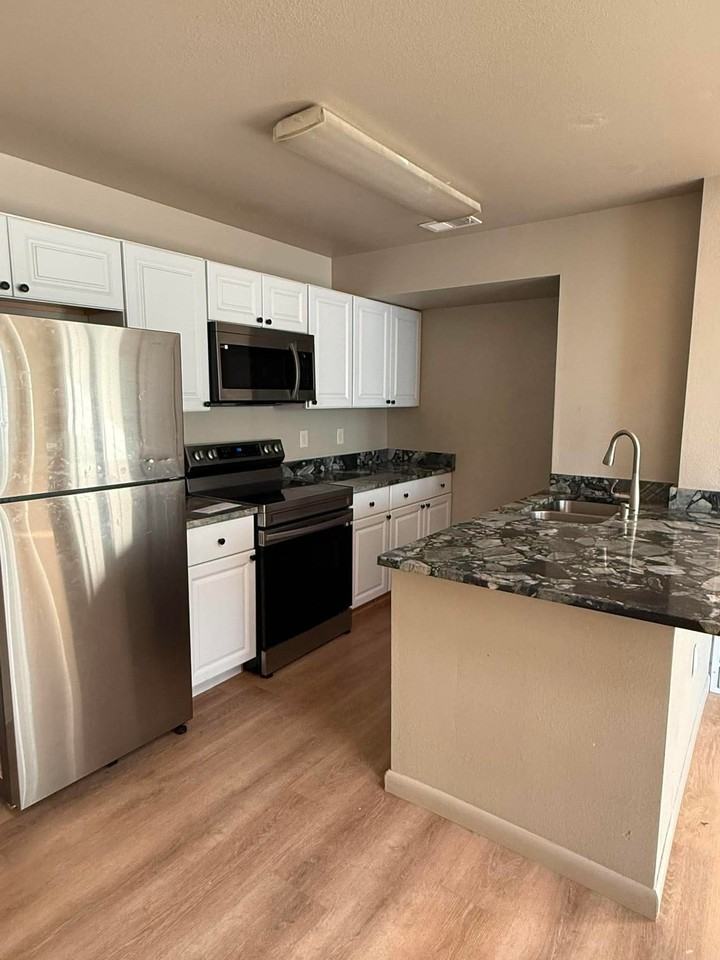 871 S Uravan Ct #D - Photo 5 of 12