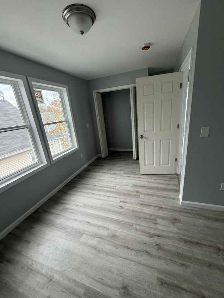 240 College St - Photo 2 of 5