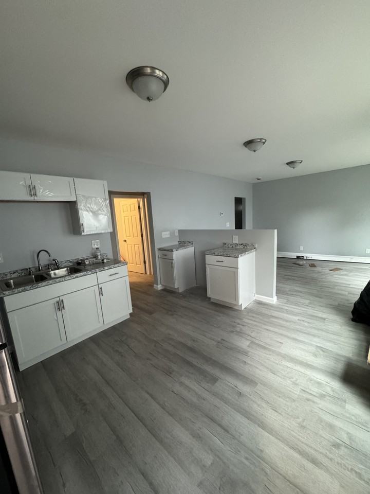 240 College St - Photo 4 of 5