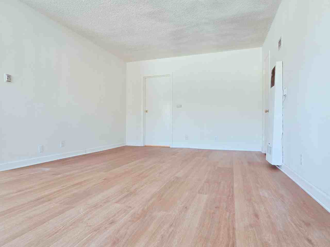 830 Crenshaw Blvd #05 - Photo 2 of 14