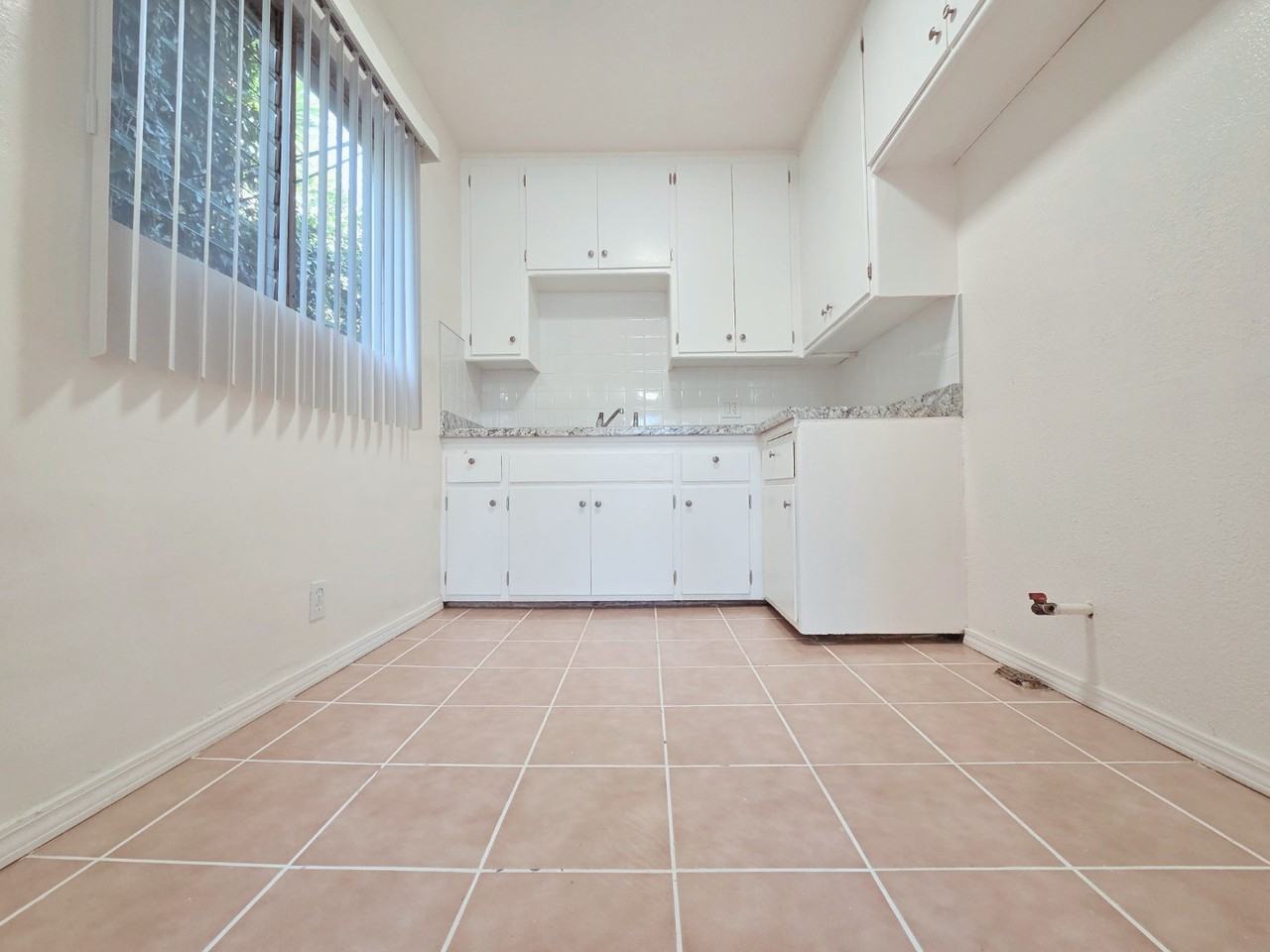 830 Crenshaw Blvd #05 - Photo 5 of 14