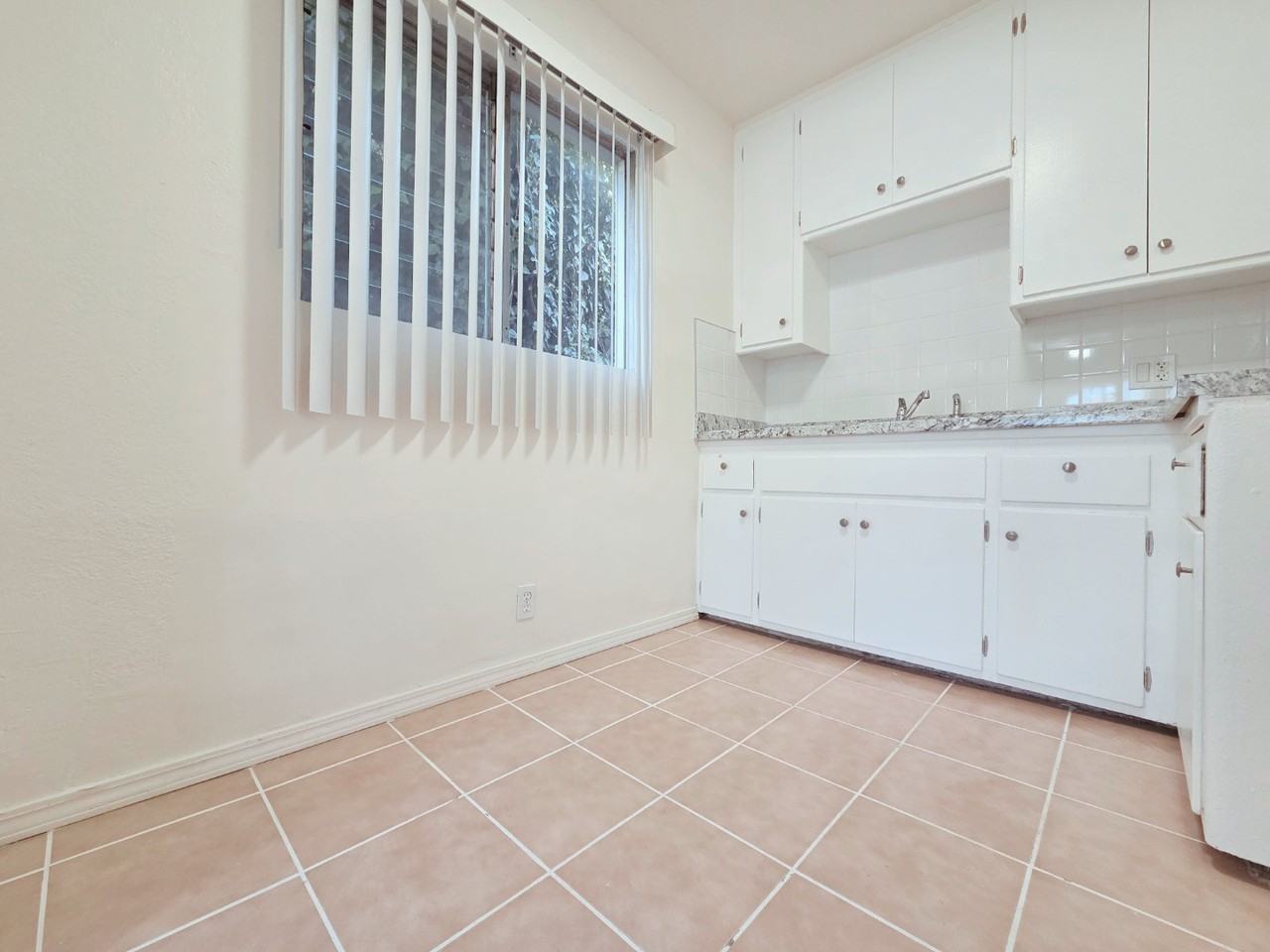 830 Crenshaw Blvd #05 - Photo 6 of 14