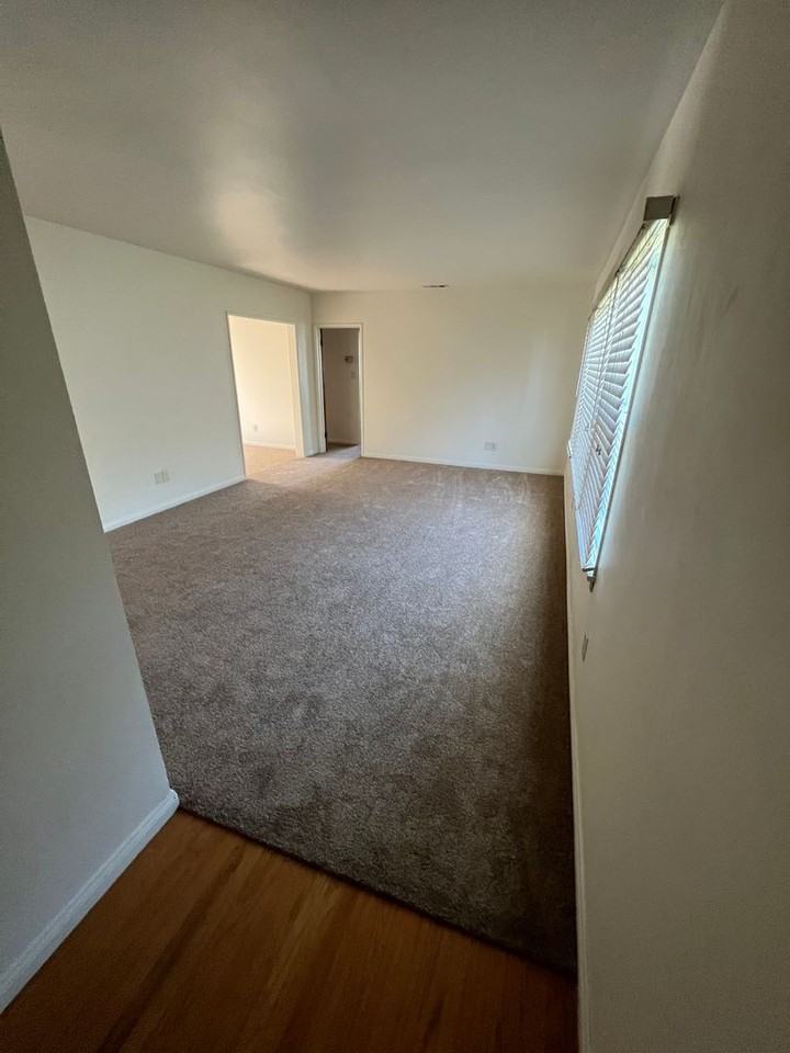 12251 Michigan St - Photo 5 of 20