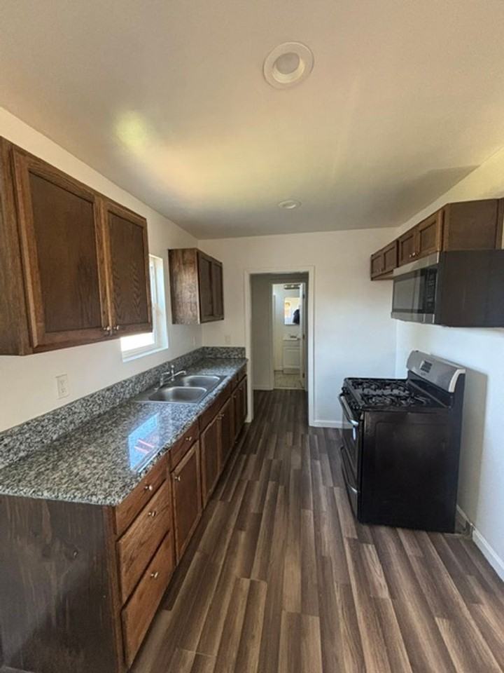 309 Lloyd St - Photo 2 of 10