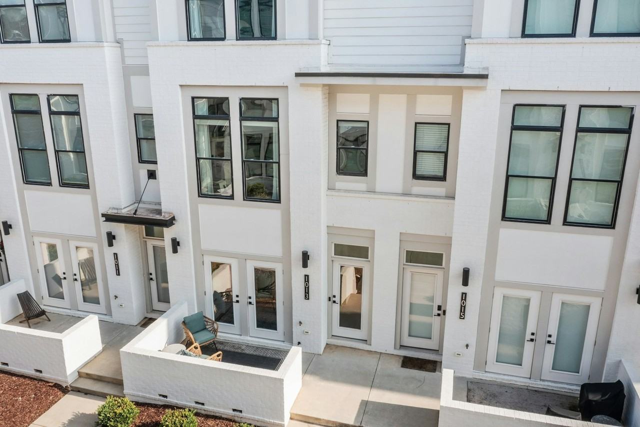 1013 Wesley Terrace Avenue - Photo 2 of 33