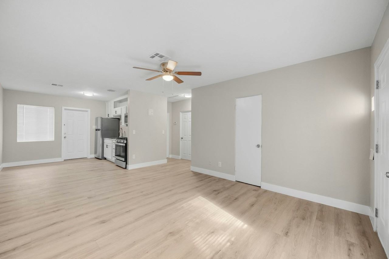 3836 North 15th Avenue, Unit 7 - Photo 2 of 16