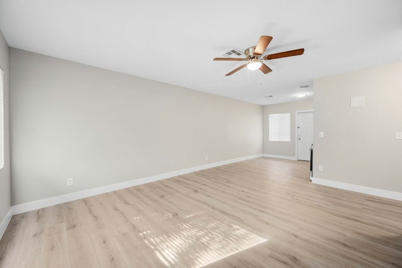 3836 North 15th Avenue, Unit 7 - Photo 3 of 16