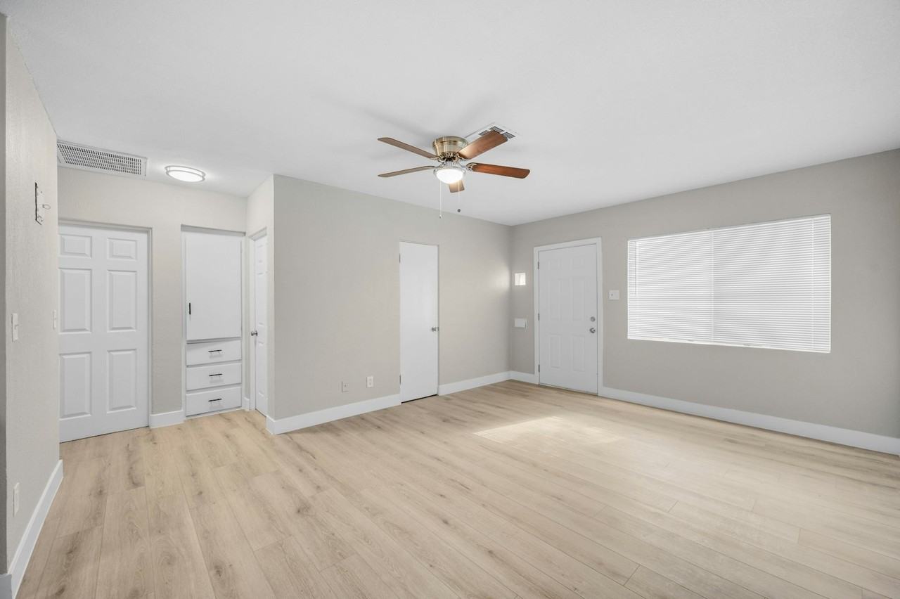 3836 North 15th Avenue, Unit 7 - Photo 6 of 16