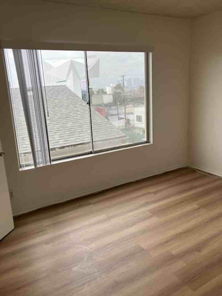 1134-40 N. Clark St- Sunset Terrace Apartments - Photo 2 of 7