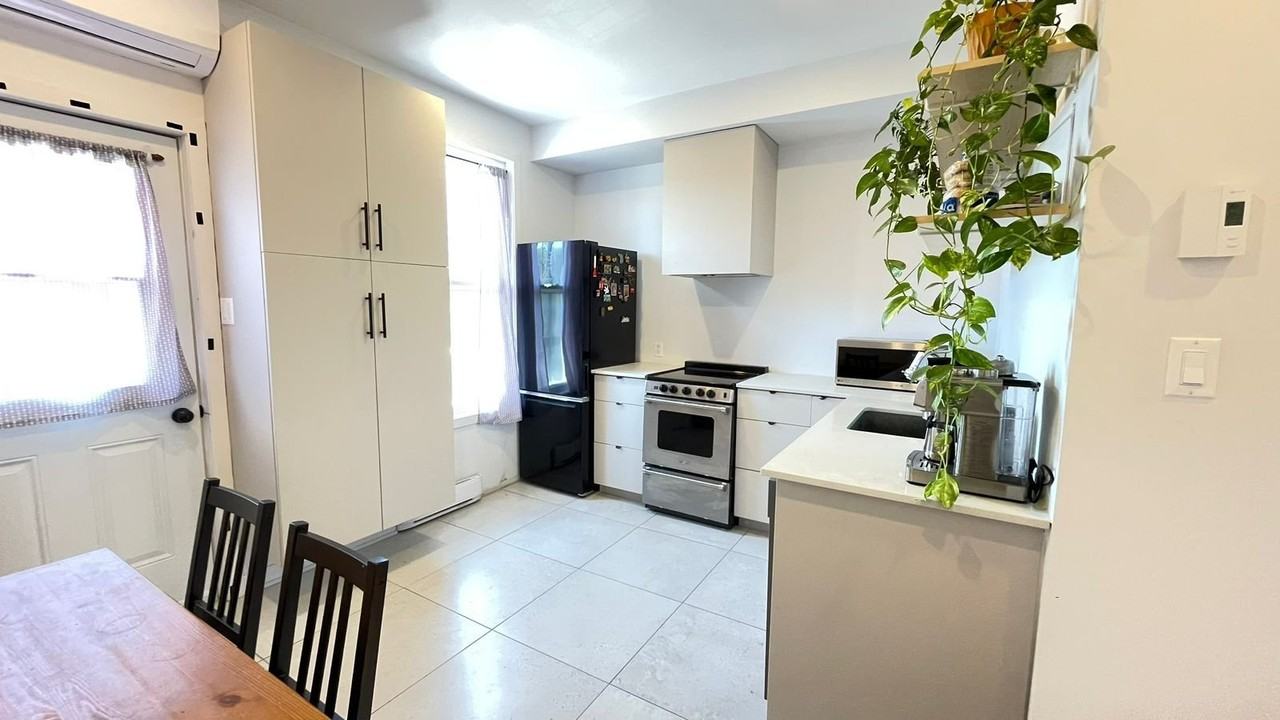 3290 Rue Wellington - Photo 2 of 8