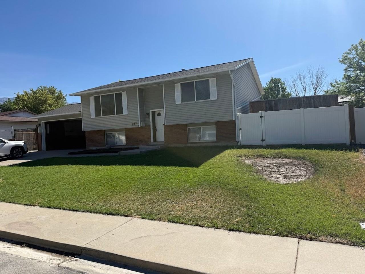 927 S 1635 W