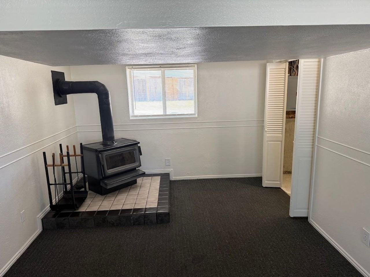 927 S 1635 W - Photo 2 of 44