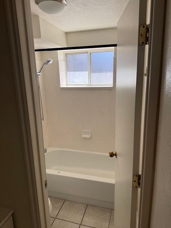 927 S 1635 W - Photo 4 of 44