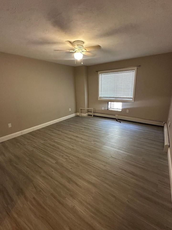283-435 283-435 Oaklawn Ave - 435 Oaklawn Ave #114 - Photo 2 of 7