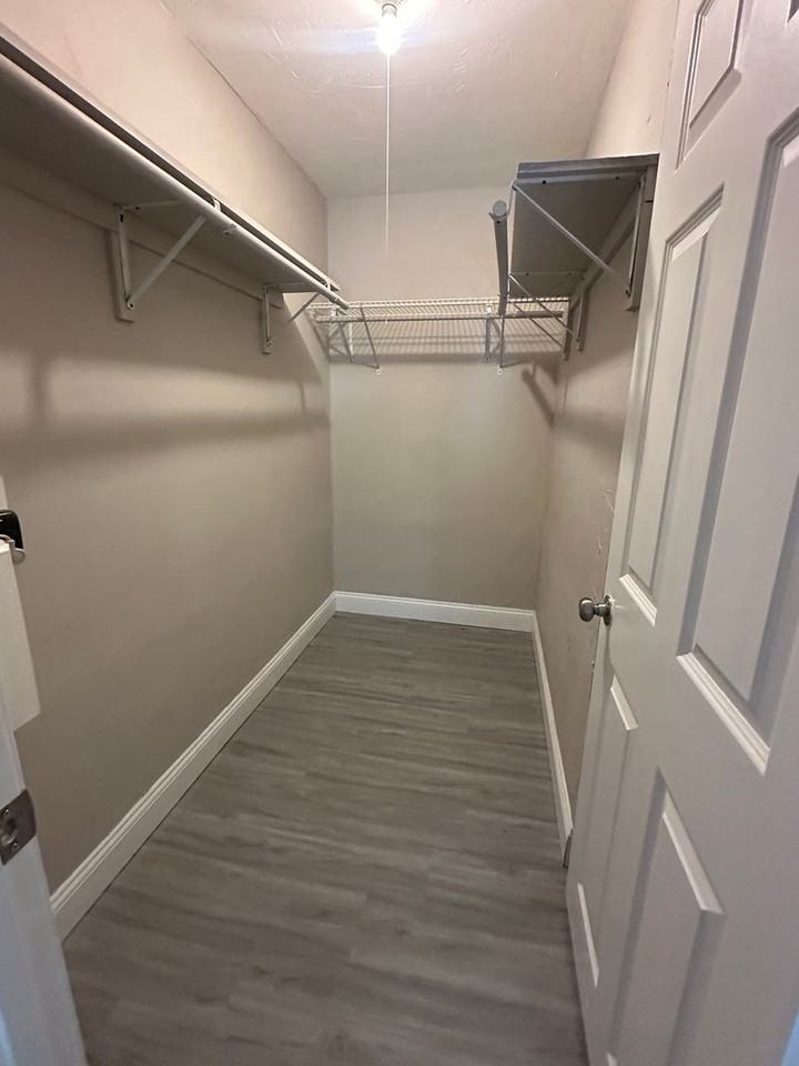 283-435 283-435 Oaklawn Ave - 435 Oaklawn Ave #114 - Photo 3 of 7