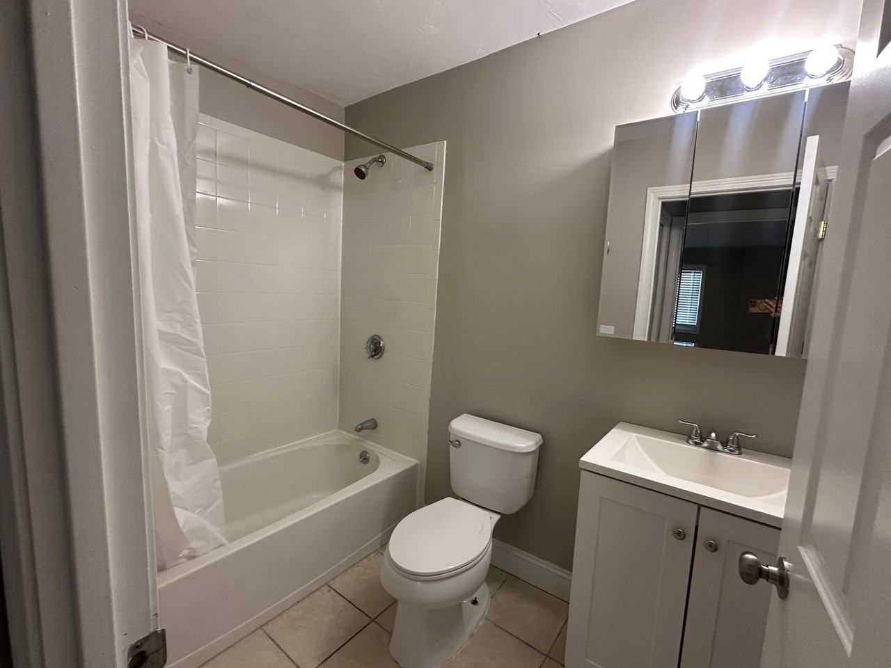 283-435 283-435 Oaklawn Ave - 435 Oaklawn Ave #114 - Photo 4 of 7