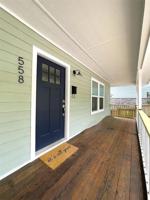 featured image of 558 N Highland Ave