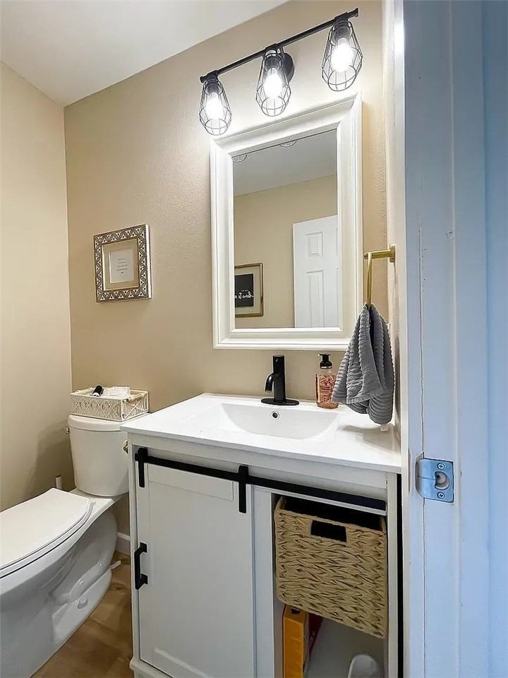 558 N Highland Ave - Photo 5 of 9