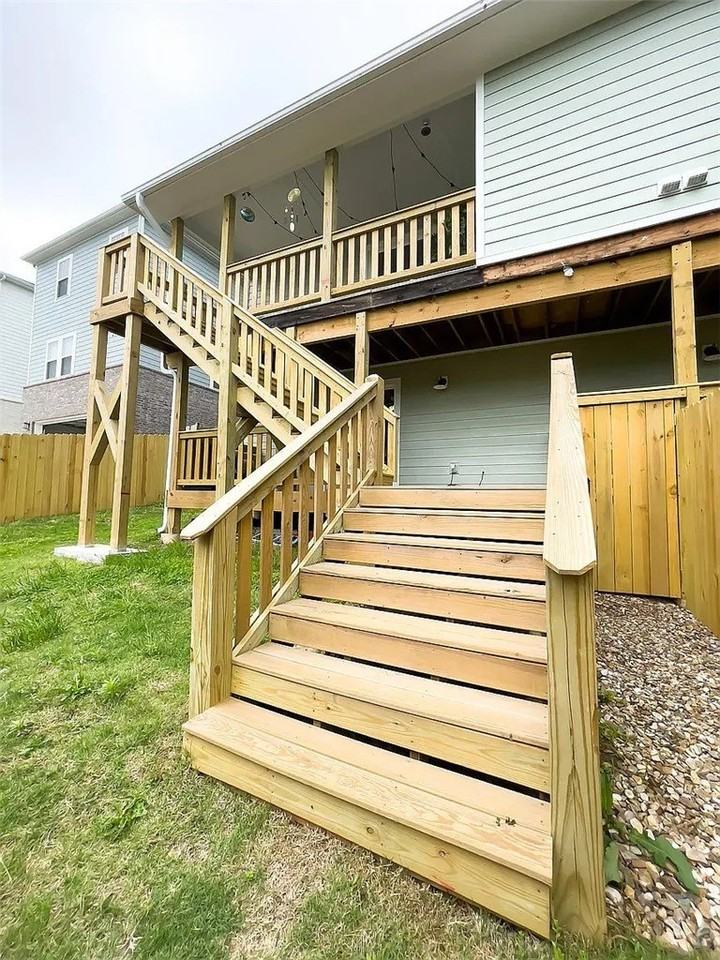 558 N Highland Ave - Photo 7 of 9