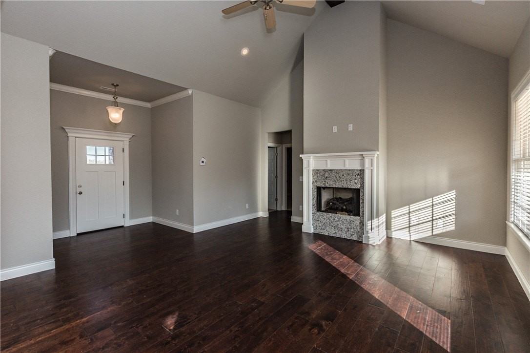 1511 Abbey Ln - Photo 5 of 16