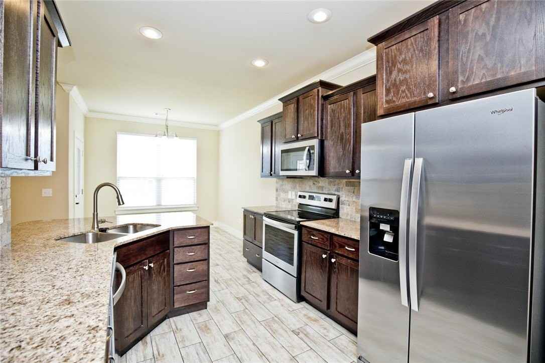 108 Alder St - Photo 3 of 18