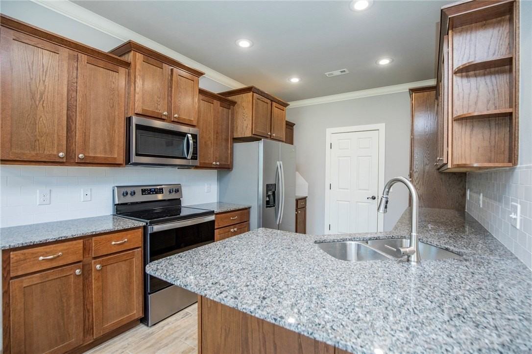 214 Alder St - Photo 3 of 20