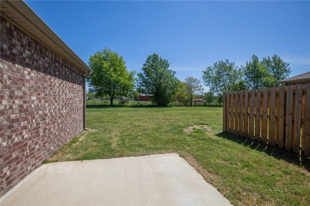 214 Alder St - Photo 4 of 20