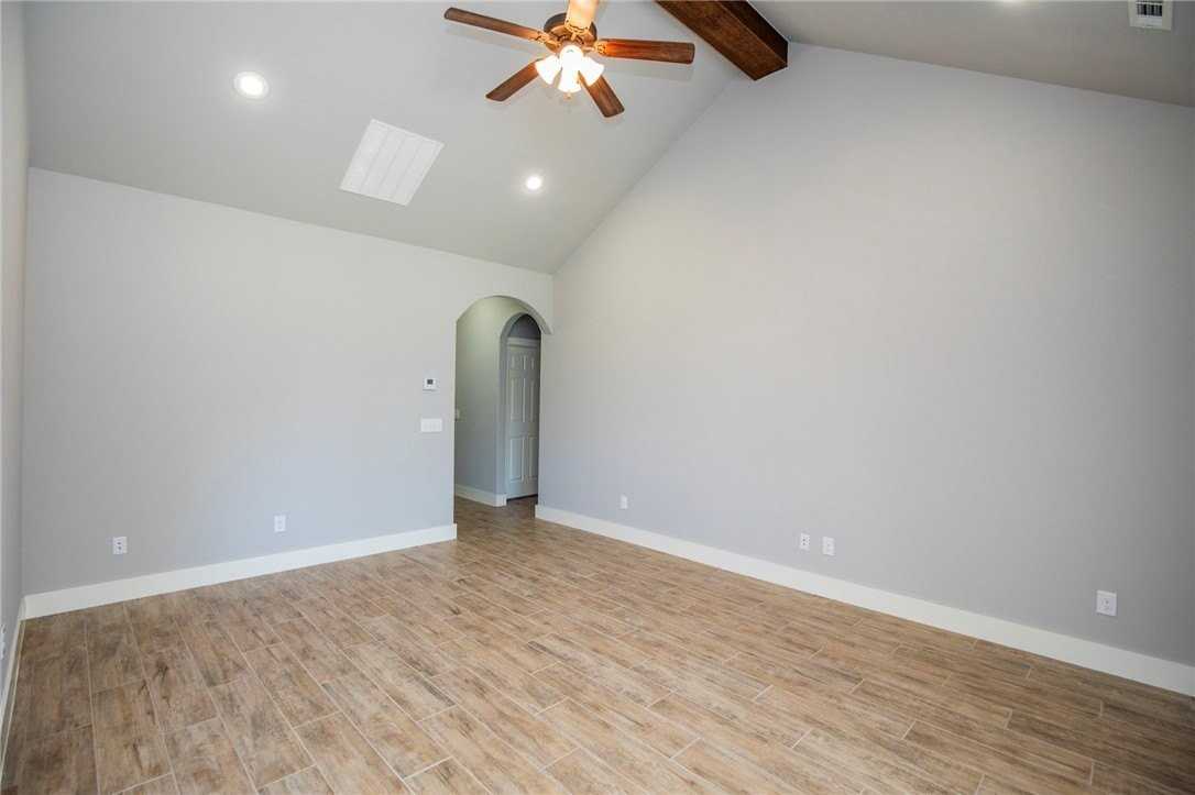 214 Alder St - Photo 5 of 20