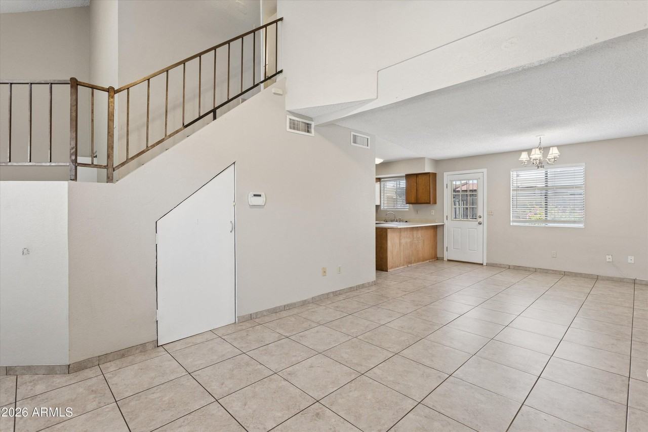 407 E Pecan Rd - Photo 7 of 23