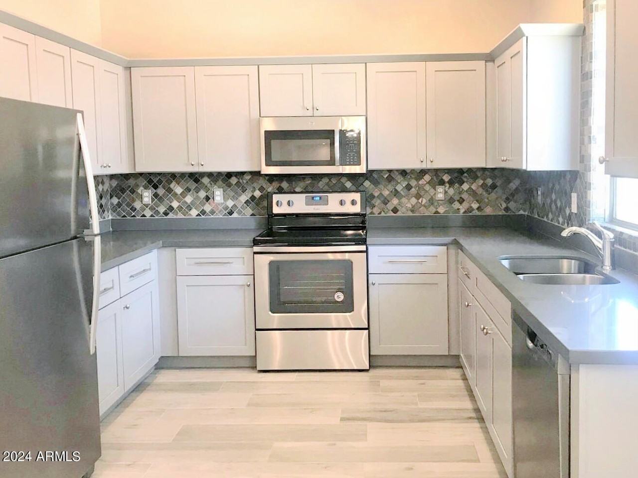 3618 W Marconi Ave - Photo 4 of 20